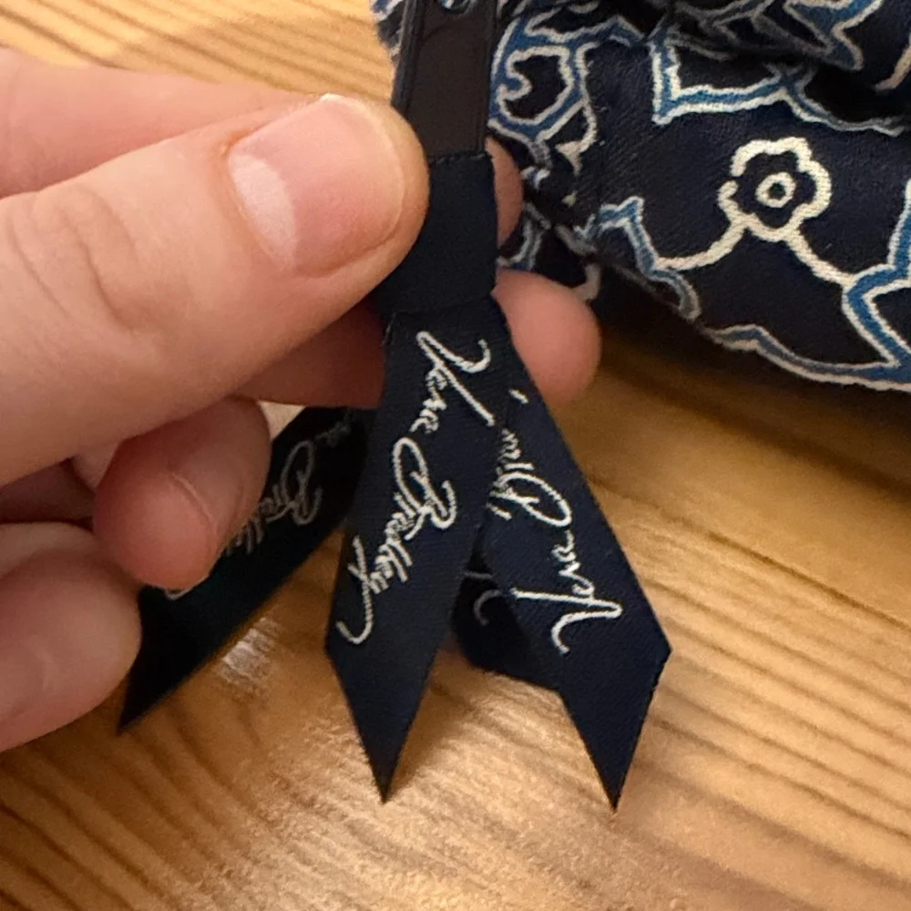 Vera Bradley blue bandana blush and brush case